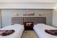 Hongqiao Holiday Hotel