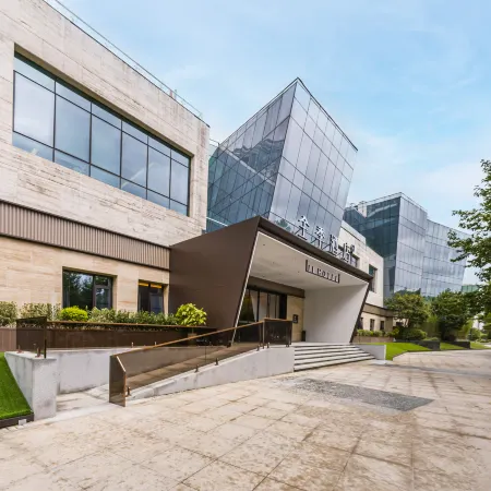 JI Hotel (Shanghai Xuhui Binjiang West Bank Central Storer) Отели рядом с достопримечательностью «Храм и пагода Лонхуа»