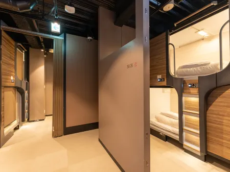 Tabist MAYUDAMA CABIN Отели рядом с достопримечательностью «Orbi Yokohama»