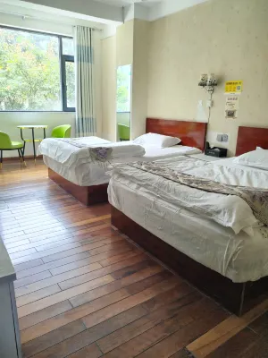 江城鑫禧酒店 鄰近江城哈尼族彝族自治縣烈士陵園的酒店