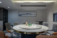 Jingdezhen Mountain has wooden B&B - Jacuzzi