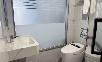 Cenxi Land, Sea and Air Hotel