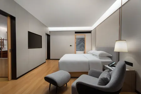 WYNDHAM GARDEN HAIKOU MEILAN Отели рядом с достопримечательностью «Hainan Institute of Science & Technology»