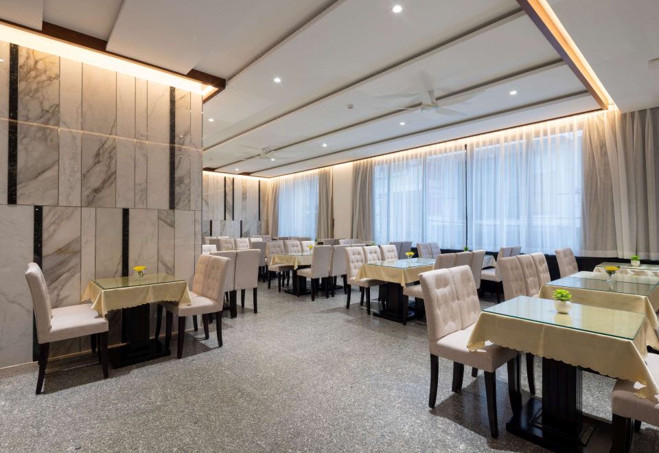 더 서머 호텔 침실