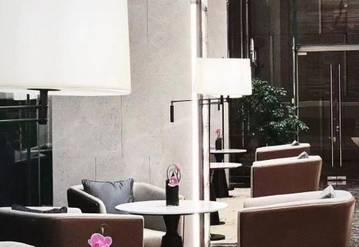 2. 더 큐브 호텔 ..