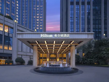 Hilton Chengdu Longquanyi Отели рядом с достопримечательностью «Sichuan Shifan Daxue Chenglong Xiaoqu Library»