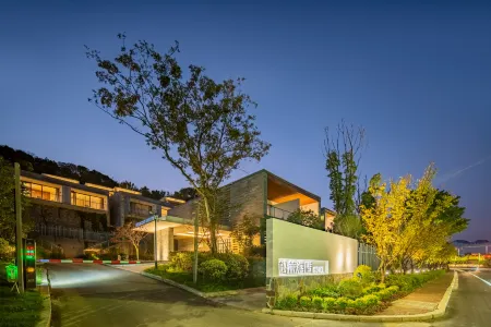 South the Taihu Lake Songmo  Hotel (Taihu Yueliangwan Branch) Отели рядом с достопримечательностью «Qiucheng City Ruins»