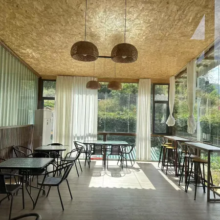 Chongyi Luwan Hot Spring Homestay