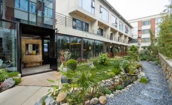 Zhengzhou Mountain Listening Wind City Homestay