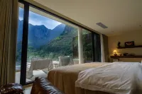 The love of the mountains and rivers of Haokun Lake