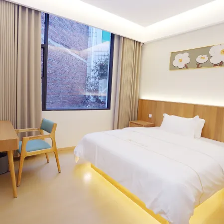 Tingyue Hotel (Kaijiang Pedestrian Street)