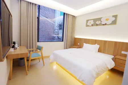 Tingyue Hotel (Kaijiang Pedestrian Street)