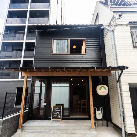 Fukuoka Guesthouse CAMP Отели рядом с достопримечательностью «Hakata Port Bayside Museum»