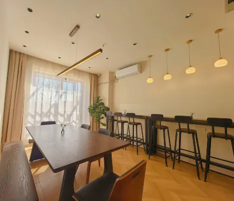 Shanghai International Convention and Exhibition Center Apartment (Hongqiao Hub Store)