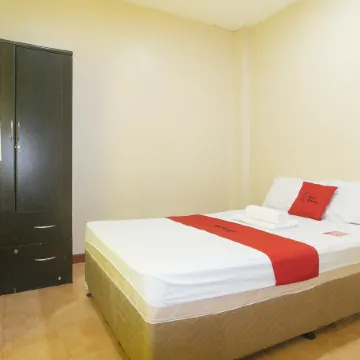 RedDoorz Near Talisay District Hospital