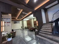 Yulanting Homestay (Tianquan Traditional Chinese Medicine Hospital National Highway G318) - parcheggio