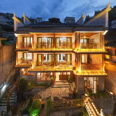 Phoenix Tea Words Listening to Rain River View Homestay (Phoenix Scenic Area Nanhuaqiao Branch) Hotel dekat Fenghuang Bridge