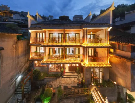 Phoenix Tea Words Listening to Rain River View Homestay (Phoenix Scenic Area Nanhuaqiao Branch) Hôtels à : 