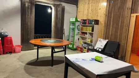 Yunshang Muliy Homestay Отели рядом с достопримечательностью «Zuyuancun»