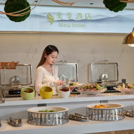 Meiji Hotel (Jiaozuo High-Speed Railway Station Wanda Plaza) Отели в г. Цзяочжуо