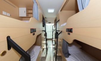 Ziyouren Hostel (Bao'an Wanda Plaza)