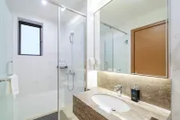 Hailingshan Whale Smart Hotel Hotels near Hai Ling Island