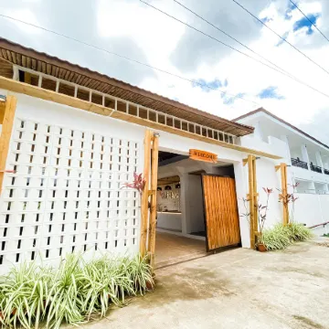 Holabay Resort