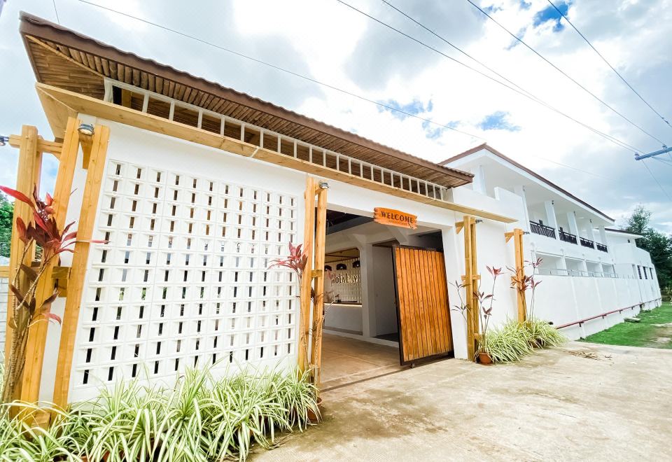2. Holabay ..