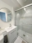 Peaceful room with Kitchen, Washing Machine and Internet near Beach, Broadway, DT - Bungalows