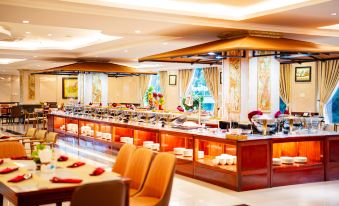 Van Phat Riverside Hotel