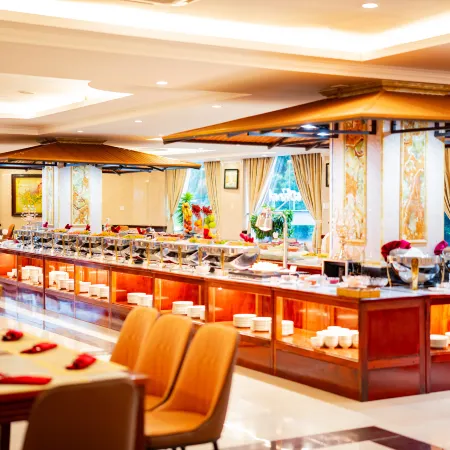 Van Phat Riverside Hotel