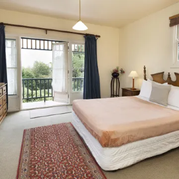 Leura House