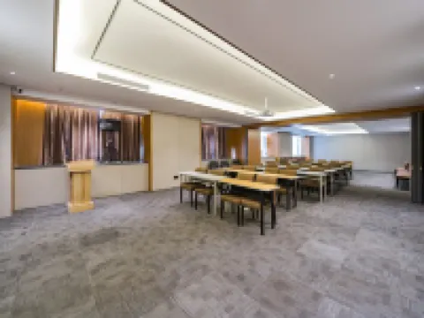 Starway Hotel (Xinyang Xi County Xiya Libao Plaza) Hotels in Xi County