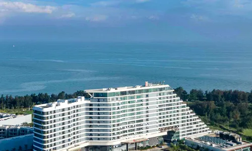HUALUXE Beihai Silver Beach Resort