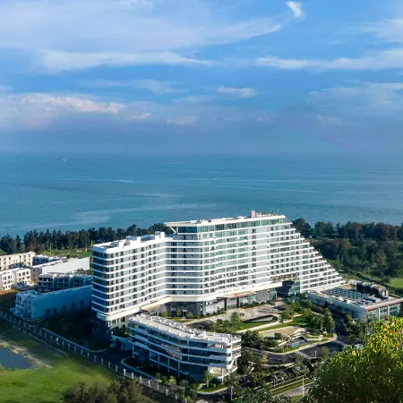 HUALUXE Hotels and Resorts BEIHAI SILVER BEACH RESORT