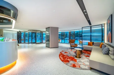 Guzhen Romantic Journey Hotel (Touzhi Building)