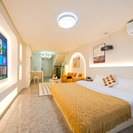 Mori Ye · Joyful | Designer Light Luxury Cinema Homestay