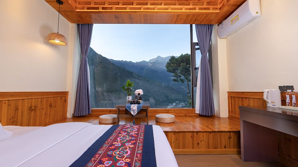 Danba XI ZANG Cloud Valley Mountain House (Zhonglu XI ZANG Village)