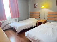 Yiguang Hotel (Urumqi Hualing Pedestrian Street)