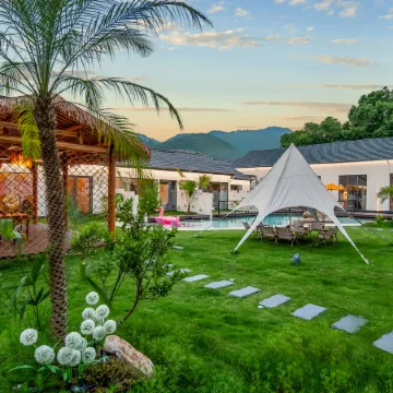 Manye Leisure House · Private Hot Spring Vacation Stay (OMG Heartbeat Paradise Store) Отели рядом с достопримечательностью «Руан Ши Цзинь Бич»