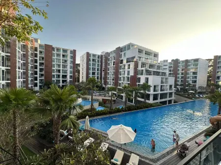 The One Two-Bedroom Two-Bedroom Family Suite by Central Festival Отели рядом с достопримечательностью «Zen Paradise Chiang Mai Villa»