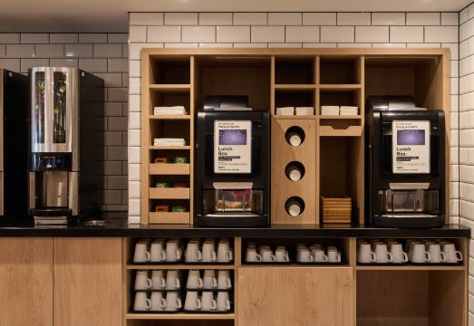 4. 홀리데이 인 익..