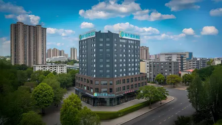 City Comfort Inn Hotel (Huanggang Dongmen Road Wanda Plaza) Отели рядом с достопримечательностью «Huanggang Science & Technology Institute»