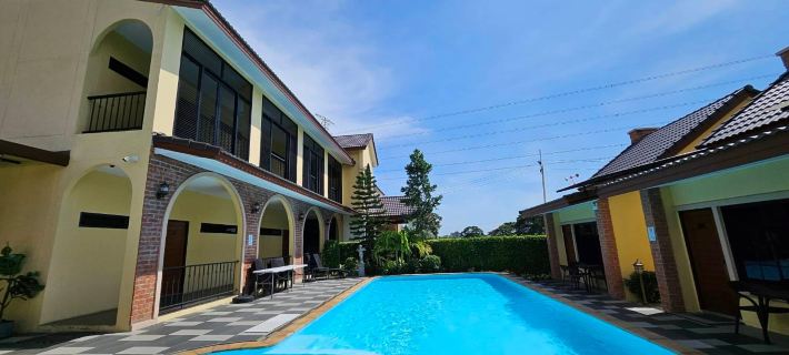 松樹小屋羅勇度假村及咖啡廳 羅勇市住宿飯店