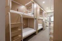 Xiaocheng Story Inn (Shanghai Railway Station Zhenping Road Subway Station) - Ostelli