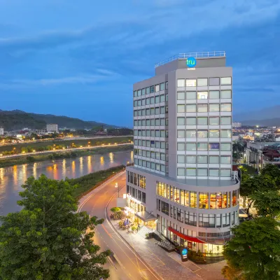 Tru by Hilton Lao Cai City Riverside Hotels near Hồ Chí Minh Park
