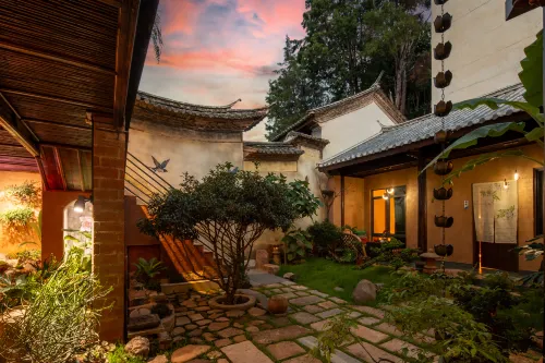 Xiyuan Homestay (Weishan Ancient City) - parking