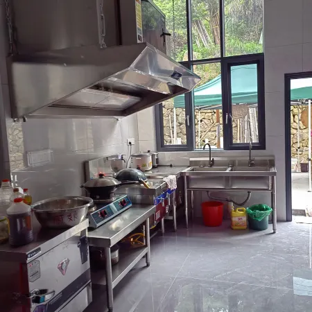 Sanqing Mountain Hongshan Homestay (Gangshou Cableway Station)