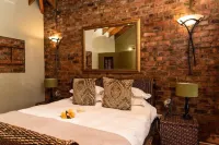 Villa Chad Luxury Guesthouse Hotels in Kleinmond