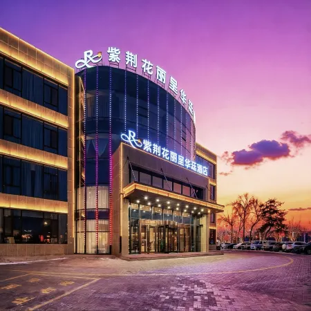 Grand Rezen Hotel Tekesi